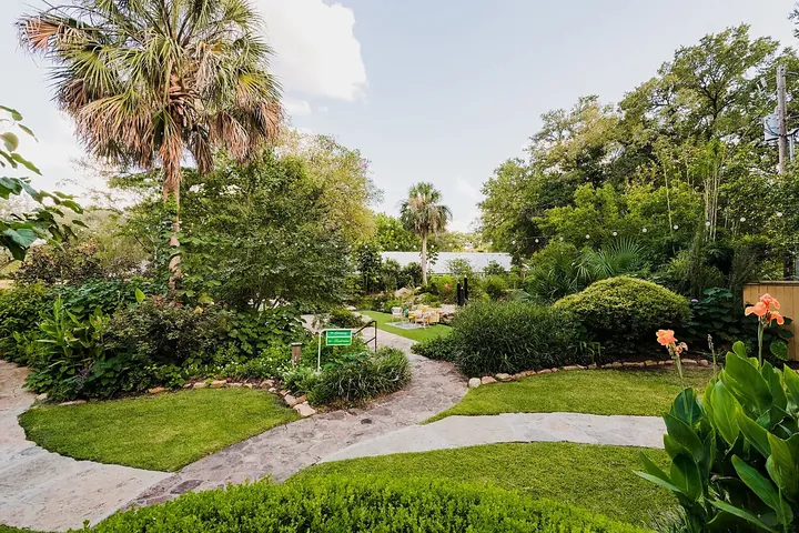 Hummingbird House wedding venue, Manchaca